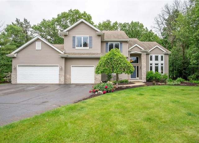Property at 1340 Oak Crest Dr, Eau Claire, WI 54701, 4 beds, 2.5 baths
