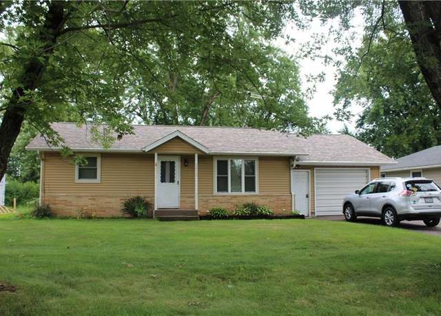 Property at 2517 Blakeley Ave, Eau Claire, WI 54701, 2 beds, 1.5 baths