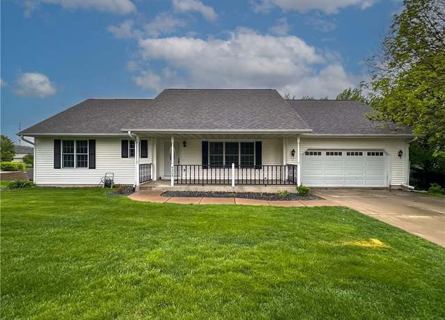 Property at 4305 S Oakwood Hills Pkwy, Eau Claire, WI 54701, 4 beds, 3 baths