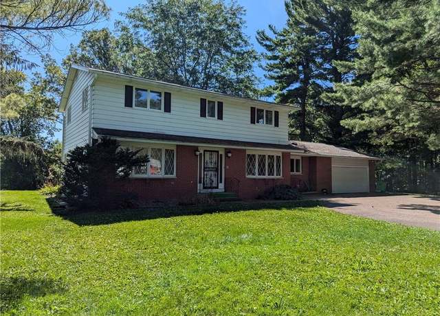 Property at 423 E Oak St, Cadott, WI 54727, 4 beds, 2.5 baths