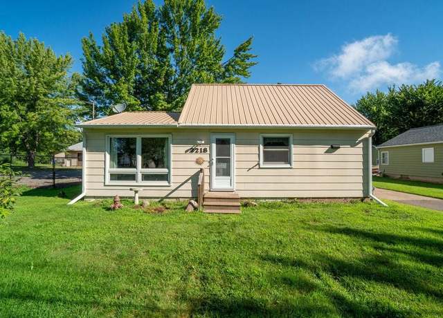Property at 2218 Fenner Ave, Eau Claire, WI 54703, 3 beds, 1 bath
