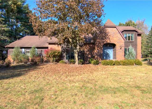 Property at 1012 Cummings Ct, Eau Claire, WI 54701, 3 beds, 2.5 baths