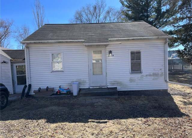 Property at 2219 Fenner St, Eau Claire, WI 54703, 2 beds, 1 bath