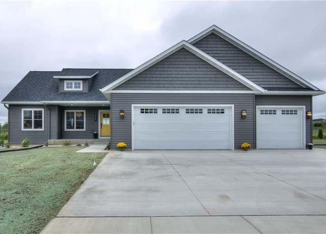 Property at 924 Bluffview Cir, Chippewa Falls, WI 54729, 5 beds, 3 baths