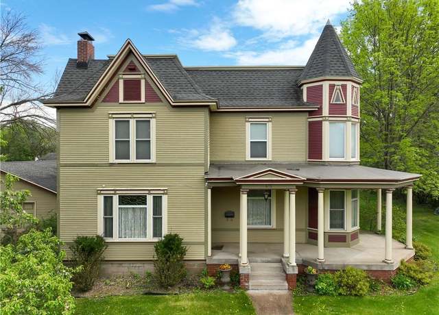 Property at 435 Jefferson St, Eau Claire, WI 54701, 5 beds, 1.5 baths