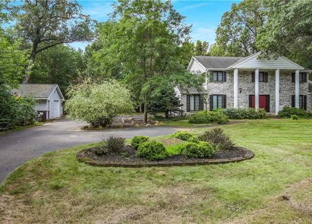 Property at E2621 Kirk Dr, Eau Claire, WI 54701, 3 beds, 3.5 baths