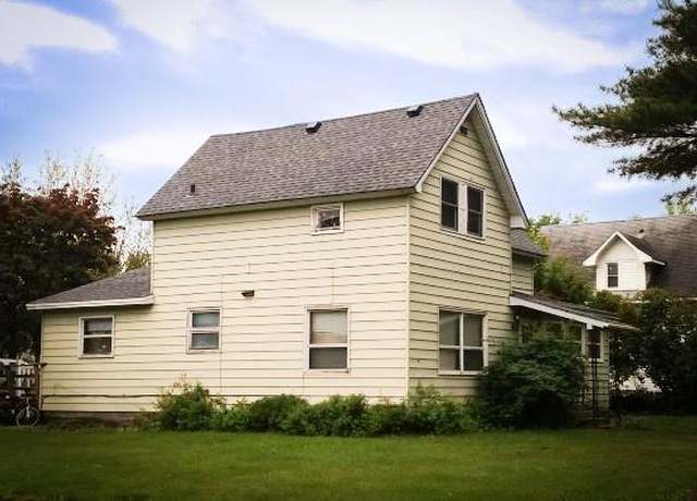 Property at 402 12th Ave #1, Menomonie, WI 54751, 6 beds, 2 baths