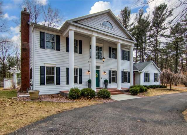 Property at 3736 Forest Knoll Dr, Eau Claire, WI 54701, 3 beds, 2.5 baths