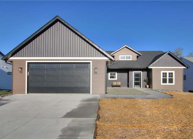 Property at 5010 Woodlands Dr, Eau Claire, WI 54703, 5 beds, 3 baths