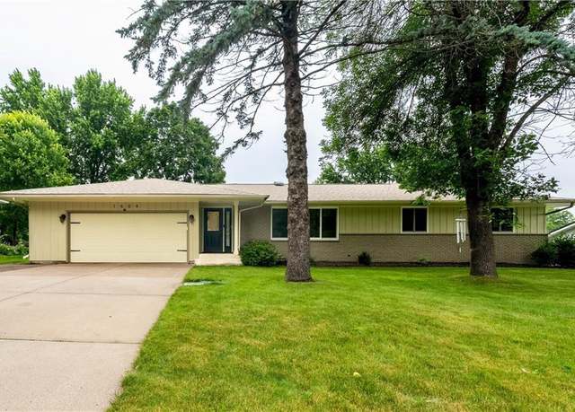 Property at 1604 Hillsdale Rd, Eau Claire, WI 54703, 5 beds, 2.5 baths