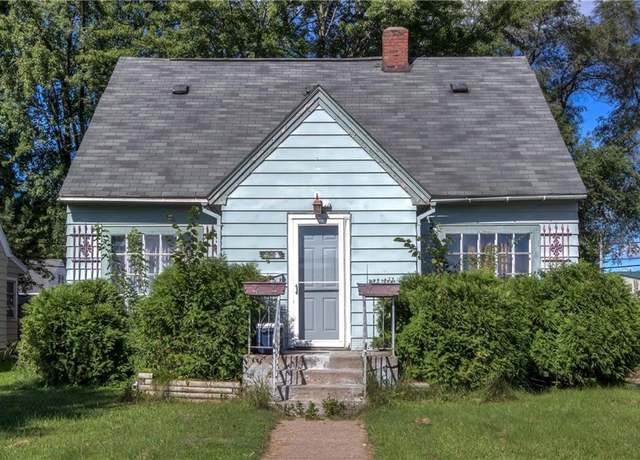 Property at 552 Wagner Ave, Eau Claire, WI 54703, 3 beds, 2 baths