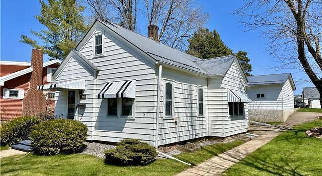 Photo of 914 Oak St, Bloomer, WI 54724