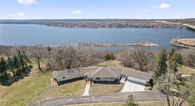 Photo of 1015 Crest View Dr, Hudson, WI 54016