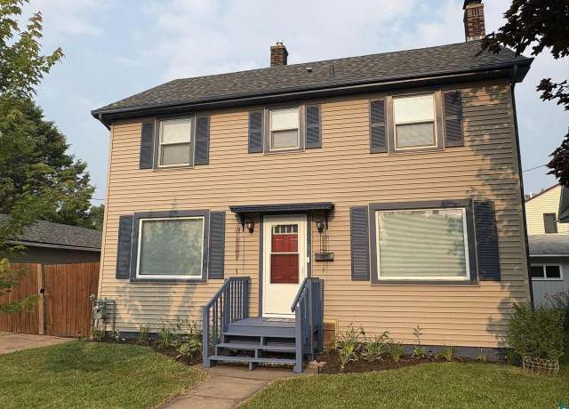 Property at 1905 Baxter Ave, Superior, WI 54880, 3 beds, 1.5 baths