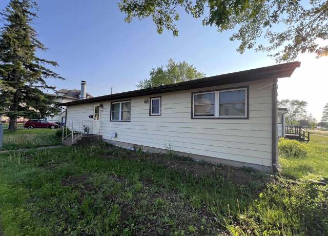 Property at 5803 John Ave, Superior, WI 54880, 3 beds, 2 baths