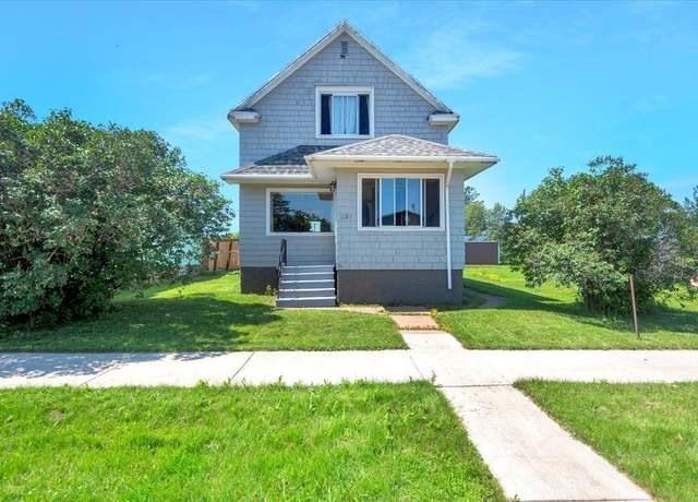 Property at 1121 Cedar Ave, Superior, WI 54880, 3 beds, 1 bath