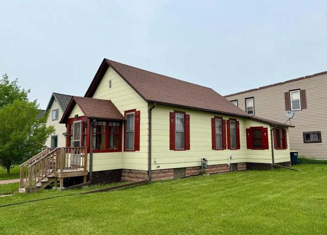 Property at 620 Vaughn Ave, Ashland, WI 54806, 2 beds, 1 bath