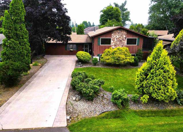 Property at 6522 Ogden Ave, Superior, WI 54880, 4 beds, 2.5 baths