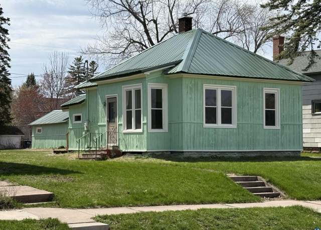 Property at 613 Vaughn Ave, Ashland, WI 54806, 3 beds, 1 bath