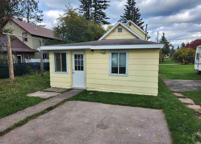 Property at 319 16th Ave E, Ashland, WI 54806, 1 bed, 1 bath