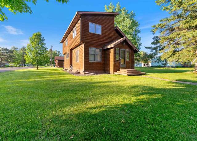 Property at 1023 Central Ave, Superior, WI 54880, 3 beds, 2 baths