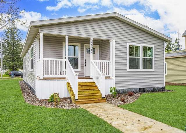Property at 1627 Iowa Ave, Superior, WI 54880, 3 beds, 2 baths
