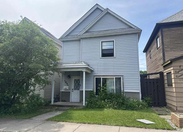 Property at 1821 Lackawanna Ave, Superior, WI 54880, 3 beds, 1 bath