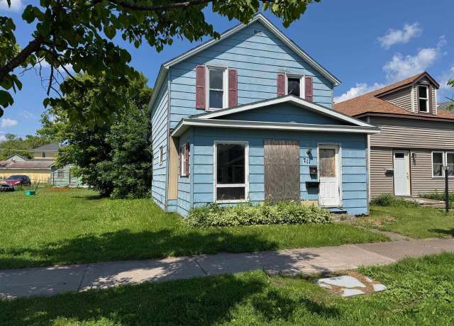 Property at 711 Weeks Ave, Superior, WI 54880, 3 beds, 1 bath