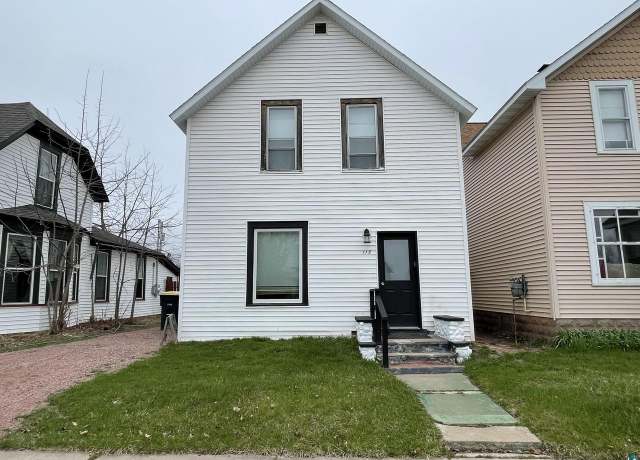 Property at 115 8th St E, Ashland, WI 54806, 2 beds, 1.5 baths