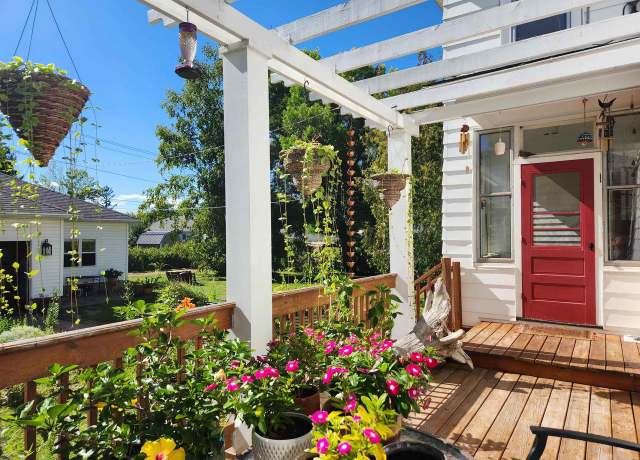 Property at 921 Ellis Ave, Ashland, WI 54806, 4 beds, 2 baths