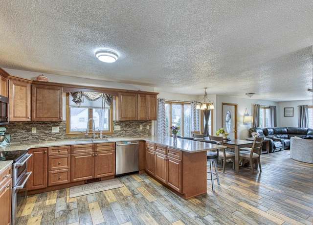 Property at 2029 Susquehanna Ave, Superior, WI 54880, 4 beds, 3 baths