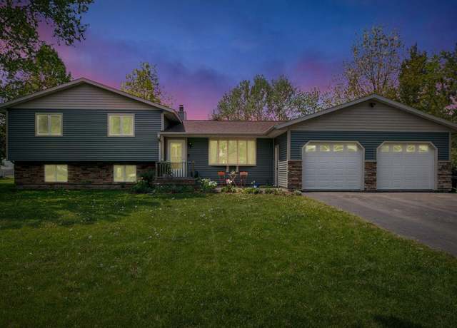 Property at 1505 10th Ave W, Ashland, WI 54806, 3 beds, 2 baths
