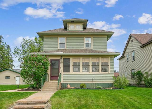 Property at 203 E 4th St, Superior, WI 54880, 4 beds, 1 bath