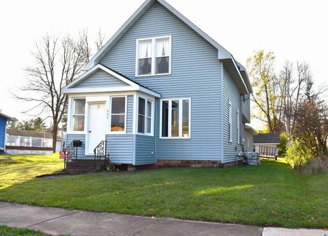 Property at 905 4th Ave W, Ashland, WI 54806, 3 beds, 1.5 baths
