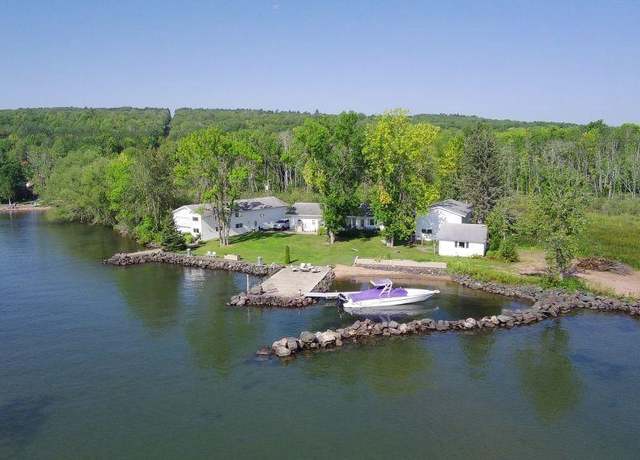 Property at 6431 Summit Ave, Washburn, WI 54891, 3 beds, 1.5 baths