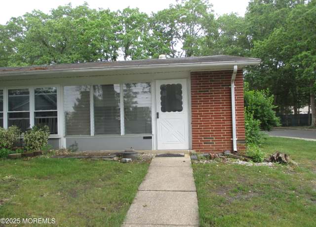 Property at 474F Thornbury Ct, Lakewood, NJ 08701, 1 bed, 1 bath