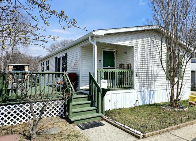 Property at 4 Kane Ln, Hazlet, NJ 07734, 2 beds, 2 baths
