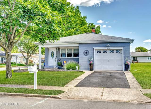 Property at 209 Bonaire Dr, Toms River, NJ 08757, 2 beds, 2 baths