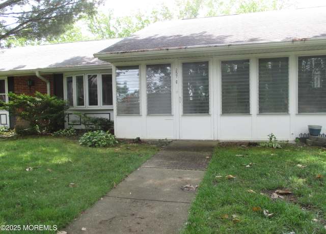 Property at 257C Jefferson Ct, Lakewood, NJ 08701, 2 beds, 1 bath