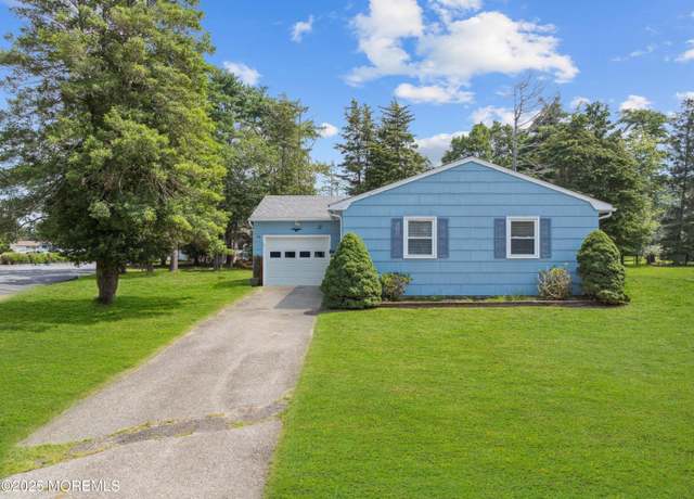 Property at 11 Sherwood Ct, Toms River, NJ 08757, 2 beds, 1.5 baths