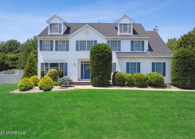 Property at 140 Palisade Dr, Freehold, NJ 07728, 4 beds, 2.5 baths