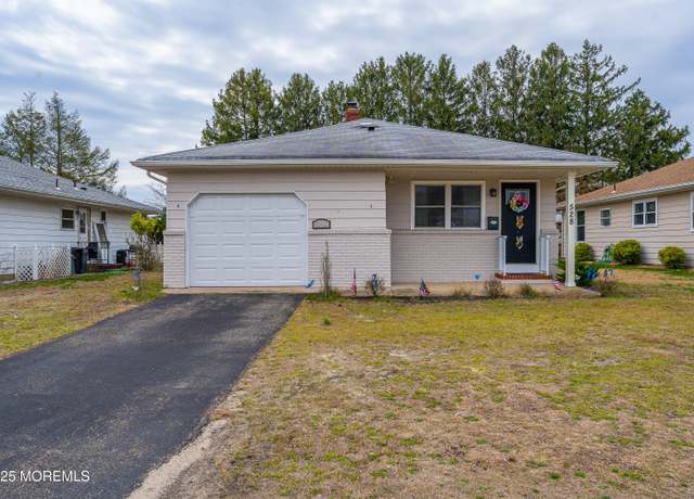 Property at 528 Jamaica Blvd, Toms River, NJ 08757, 2 beds, 2 baths