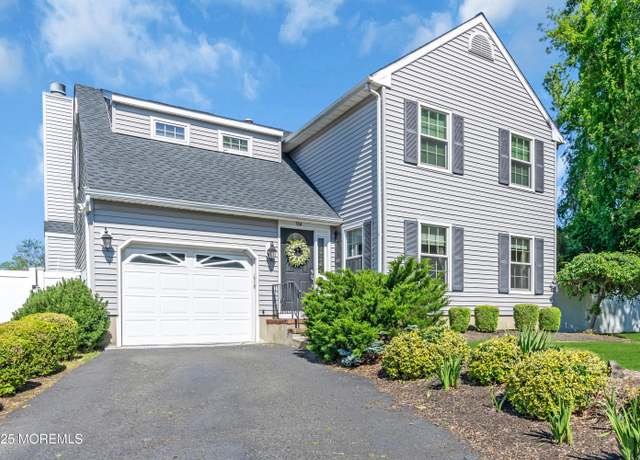 Property at 124 Sandpiper Dr, Belford, NJ 07718, 3 beds, 1.5 baths