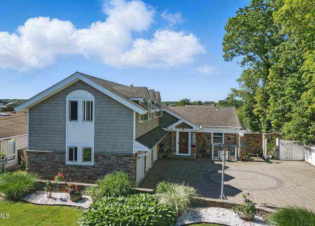 Property at 141 Cranmoor Dr, Toms River, NJ 08753, 3 beds, 3 baths