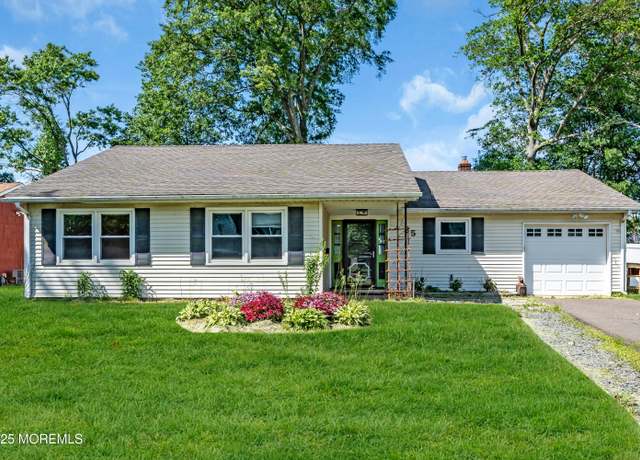 Property at 35 Tara Lin Dr, Hazlet, NJ 07730, 3 beds, 2 baths