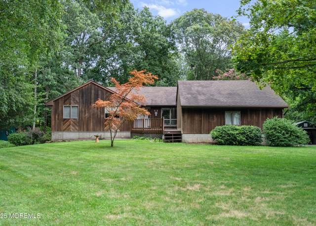 Property at 3 Corinne Ct, Jackson, NJ 08527, 3 beds, 2.5 baths