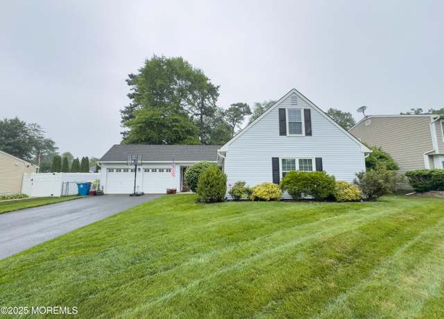 Property at 17 Markwood Dr, Howell, NJ 07731, 4 beds, 2.5 baths