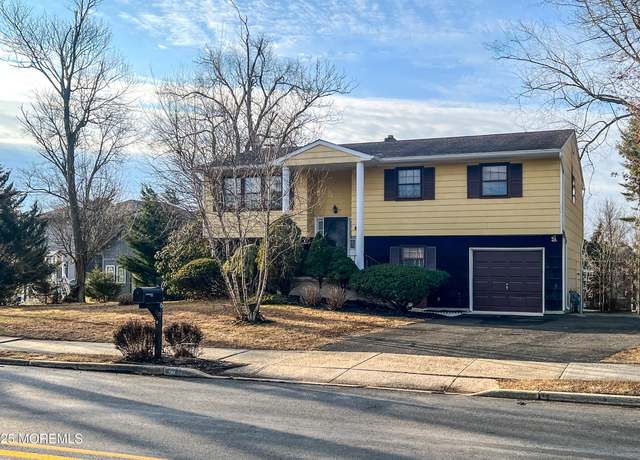 Property at 1226 E County Line Rd E, Lakewood, NJ 08701, 3 beds, 1.5 baths