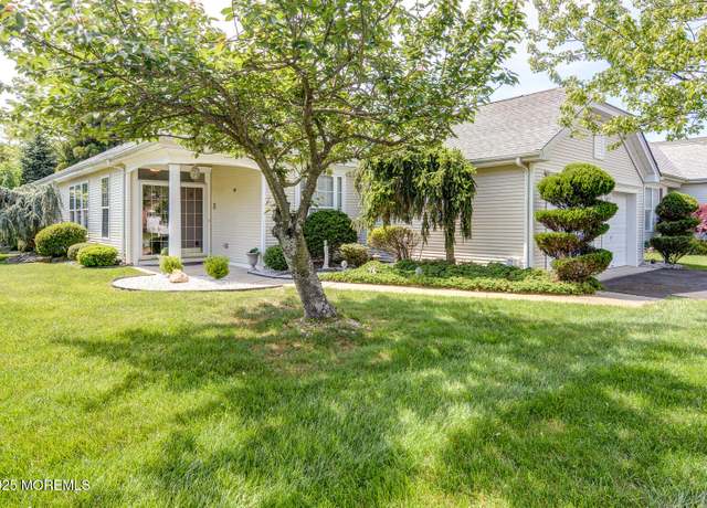Property at 18 Quicksilver Ct, Lakewood, NJ 08701, 3 beds, 2 baths