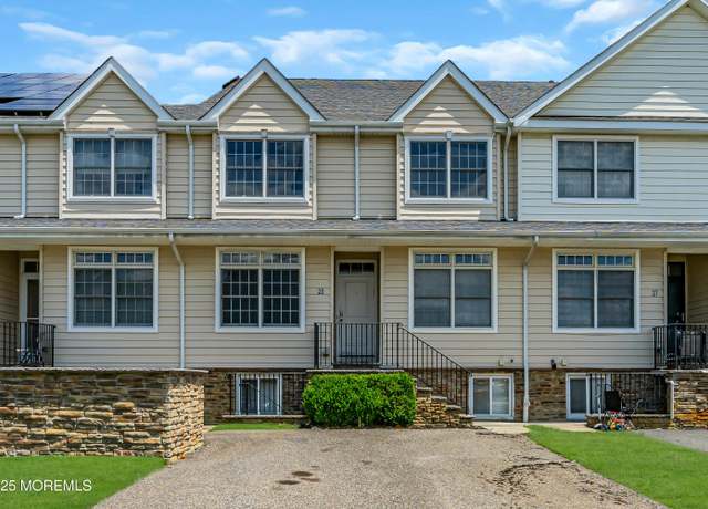 Property at 25 Rockefeller Dr, Lakewood, NJ 08701, 5 beds, 2.5 baths